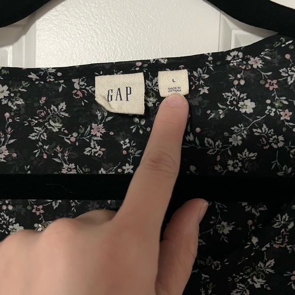 GAP Black Floral Sheer Blouse - Picture 3 of 4